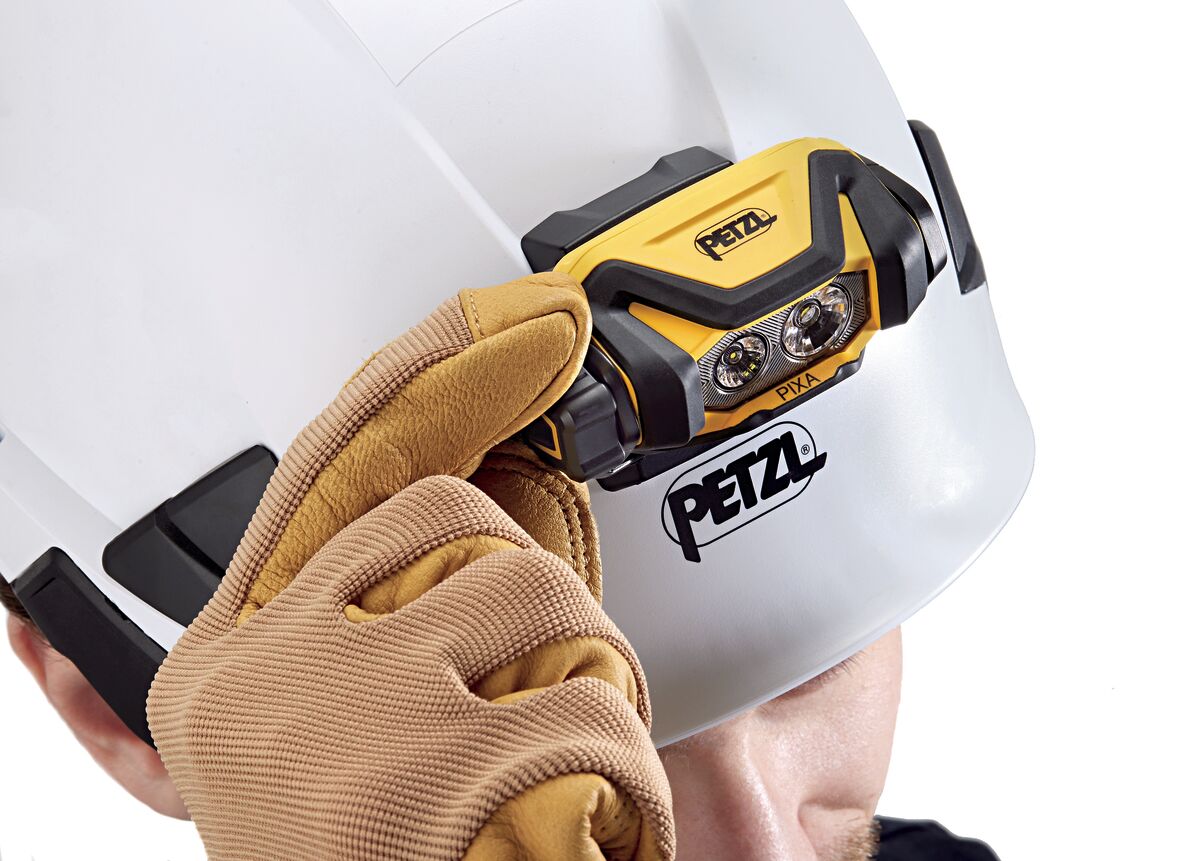 Petzl PIXA LED-Stirnlampe mit leistungsstarker Ausleuchtung für Arbeiten bei Dunkelheit und schlechten Sichtverhältnissen. Robuste Helmlampe für Feuerwehr, Rettungsdienst, Industrie, Energieversorger, Handwerk und technische Hilfeleistung.
