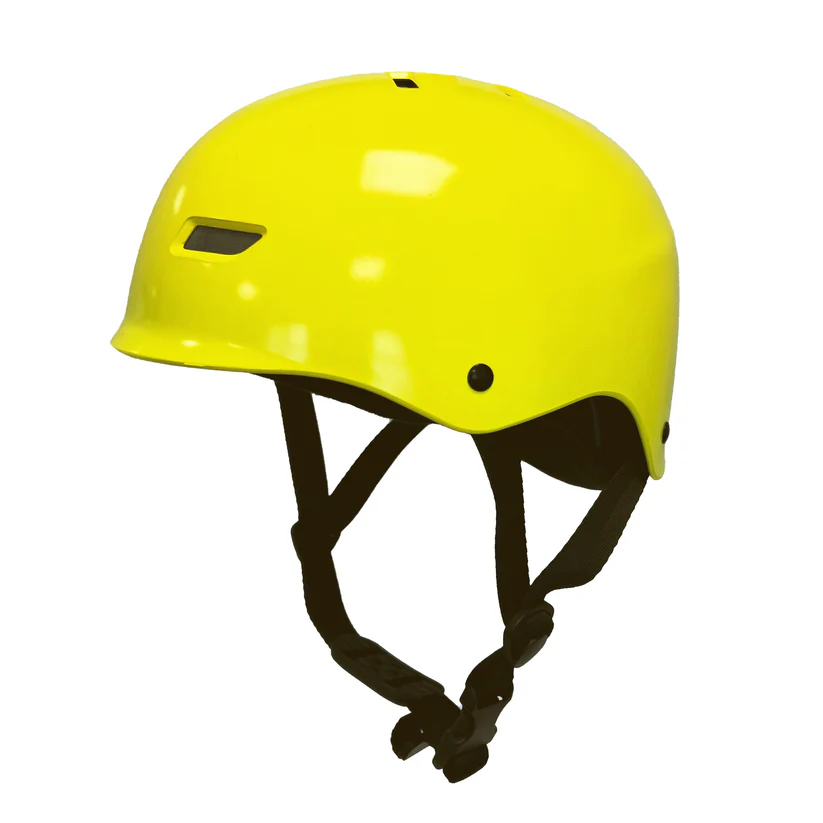 Signalgelber Rettungshelm mit Belüftungsöffnungen und verstellbarem Kinnriemen für Wasserrettung, Wildwasser, Kajak, Rafting und Feuerwehreinsätze – leichter Schutzhelm mit hoher Sichtbarkeit und sicherem Tragekomfort.