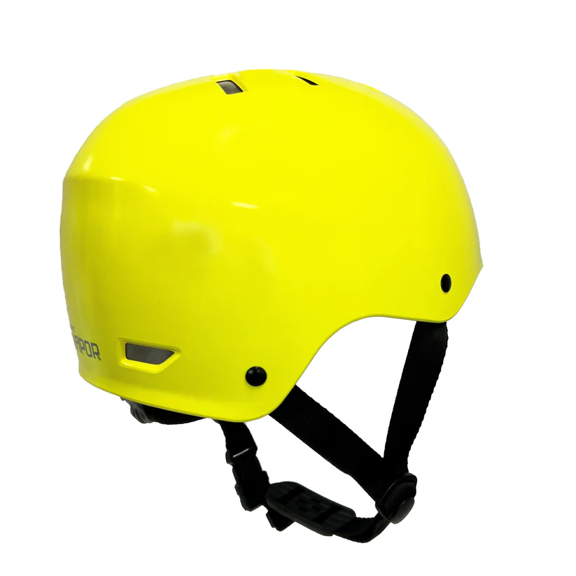 Signalgelber Rettungshelm mit hoher Sichtbarkeit für Wasserrettung, Wildwasser, Kajak, Rafting, Feuerwehr und Rettungsdienste – robuster Schutzhelm für professionelle Einsätze auf und am Wasser.