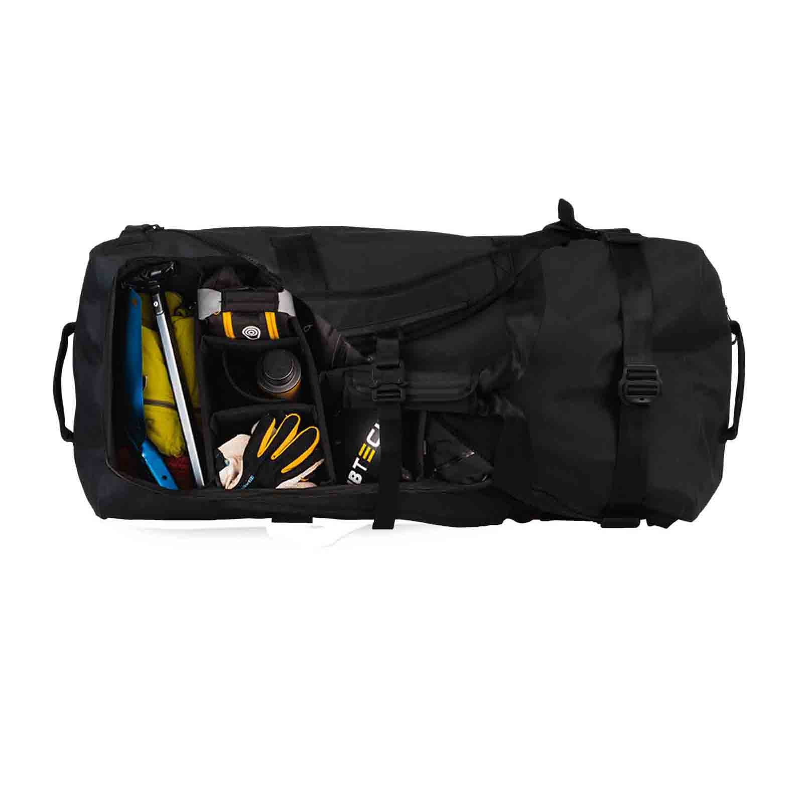 Geöffnete Subtech Pro Drybag 100L mit organisiertem Stauraum für Ausrüstung, Kleidung und Einsatzmaterial. Wasserdichte Transporttasche für Bootssport, Wasserrettung, Expeditionen, Outdoor-Abenteuer und professionelle Einsätze.